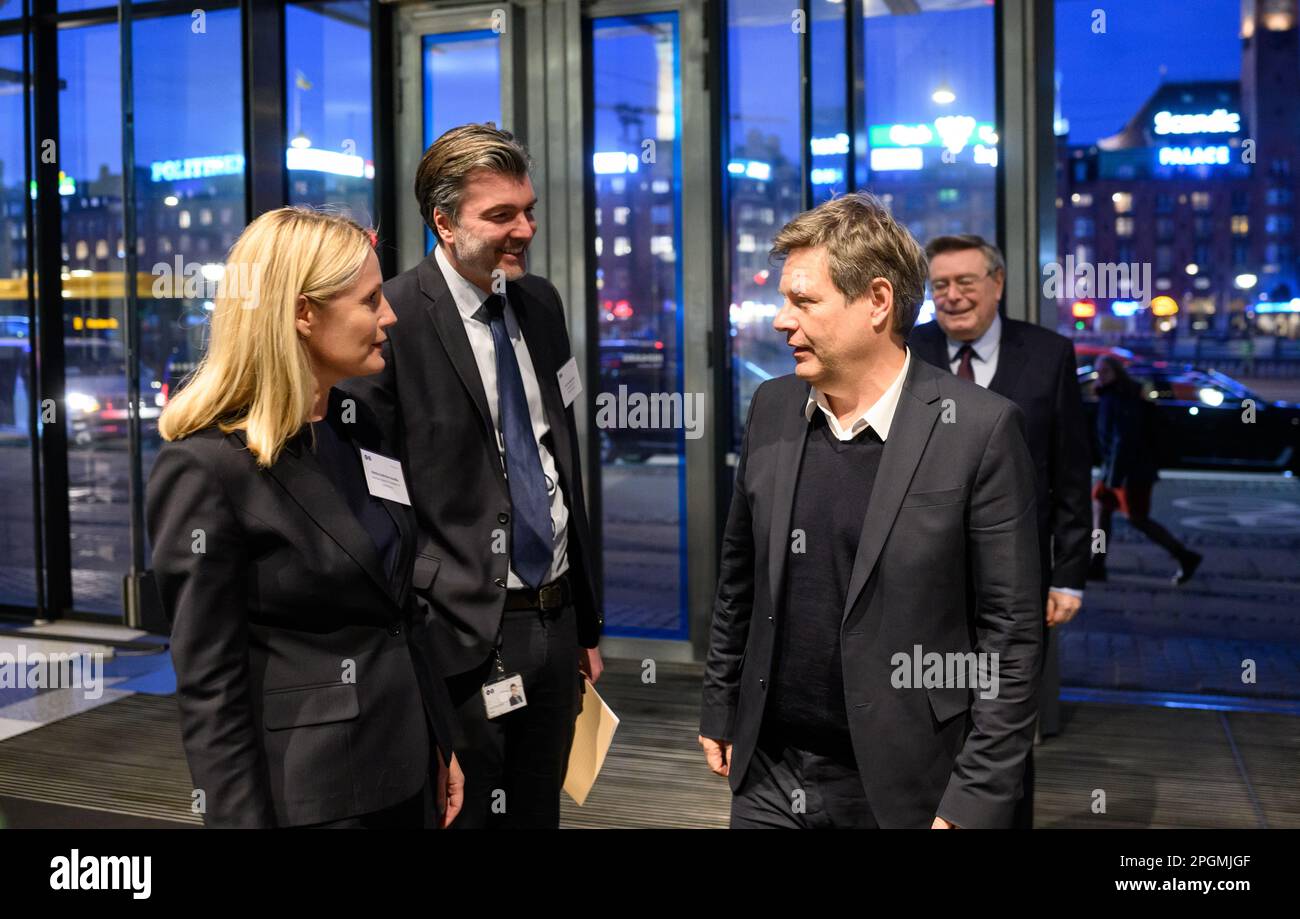23 March 2023, Denmark, Kopenhagen: Robert Habeck (Bündnis 90/Die Grünen, r), Federal Minister for Economic Affairs and Climate Protection, arrives for a meeting with the Confederation of Danish Industry (Dansk Industri) and is welcomed by Emil Fannikke Kiær (M), Deputy Director General, Confederation of Danish Industry, and Mette-Kathrine Kundby (l), Managing Director of German-Danish Chamber of Commerce. Minister for Economic Affairs and Climate Protection Habeck is in Copenhagen for a two-day inaugural visit to the Danish government, which has been in office since mid-December 2022. Photo: Stock Photo