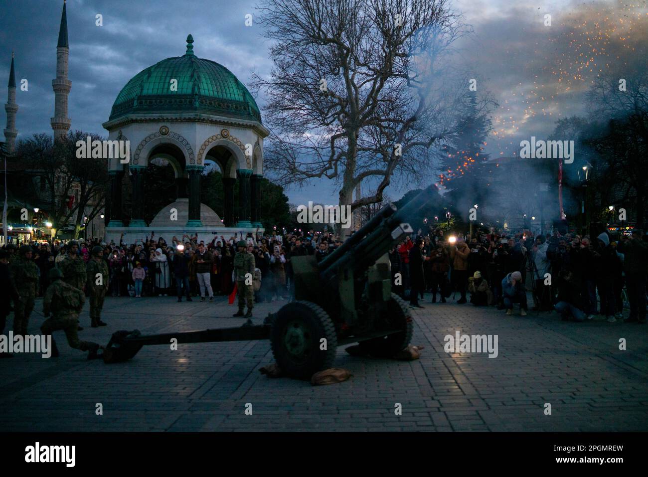 Istanbul, Istanbul, Turkey. 23rd Mar, 2023. Turkish soldiers shoot cannons from the area between the German Fountain and Hagia Sophia Great Mosque in Istanbul on the first day of Ramadan.People had their first iftar in Sultanahmet Square after the cannon shot. (Credit Image: © Tolga Uluturk/ZUMA Press Wire) EDITORIAL USAGE ONLY! Not for Commercial USAGE! Stock Photo