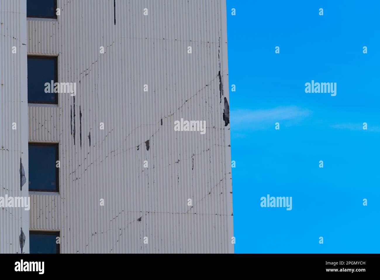 Earthquake damage building hi-res stock photography and images - Alamy
