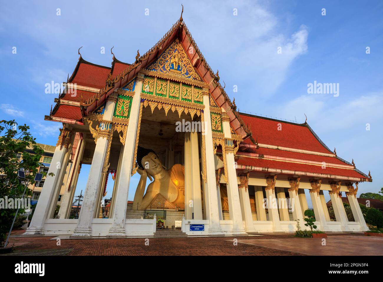 Hat Yai, Thailand - February 11, 2023: Wat Hat Yai Nai is a Thai Theravada buddhist temple with a large reclining Buddha measuring 35 m long named Phr Stock Photo