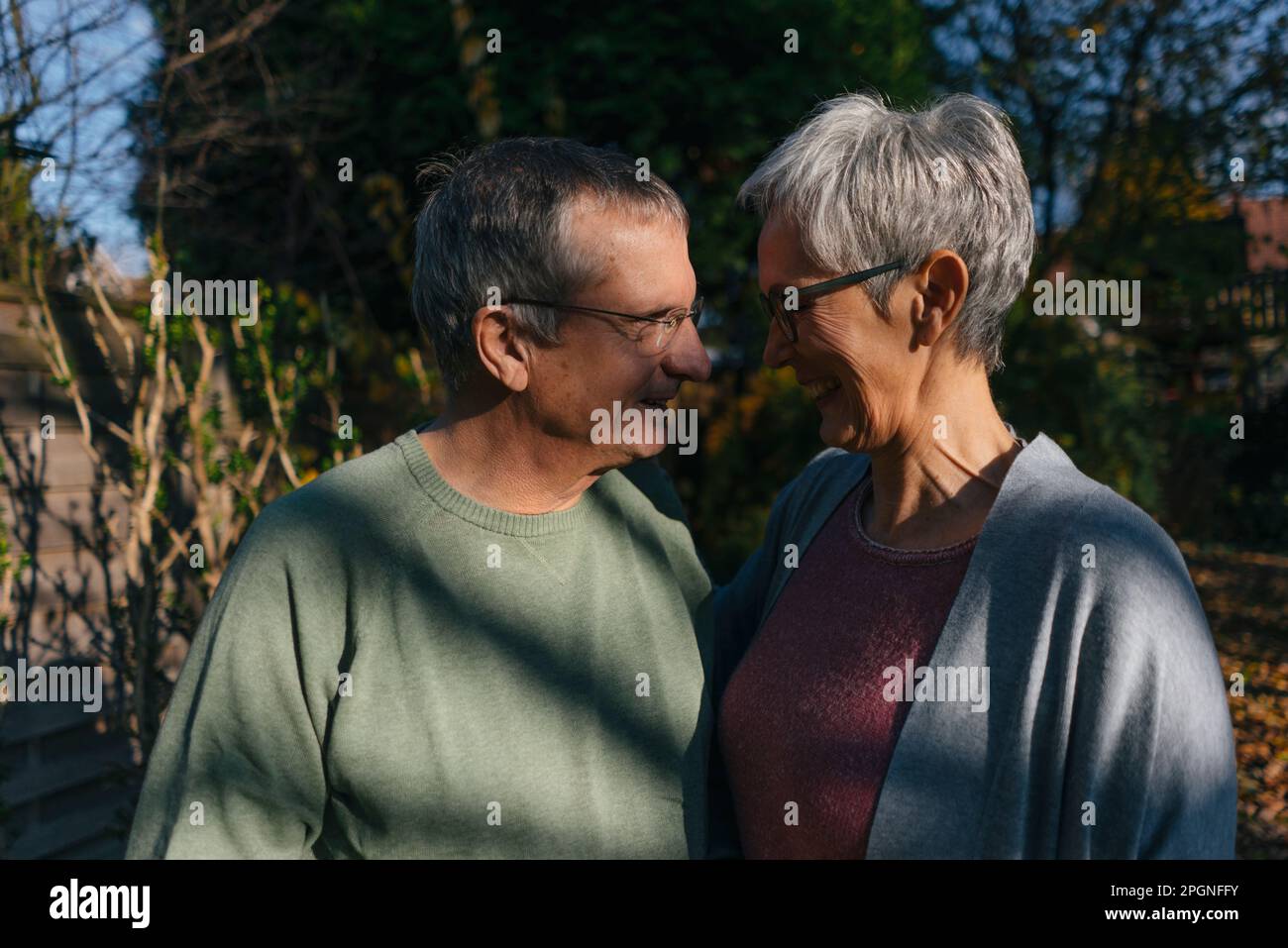 Men facing each other hi-res stock photography and images - Alamy