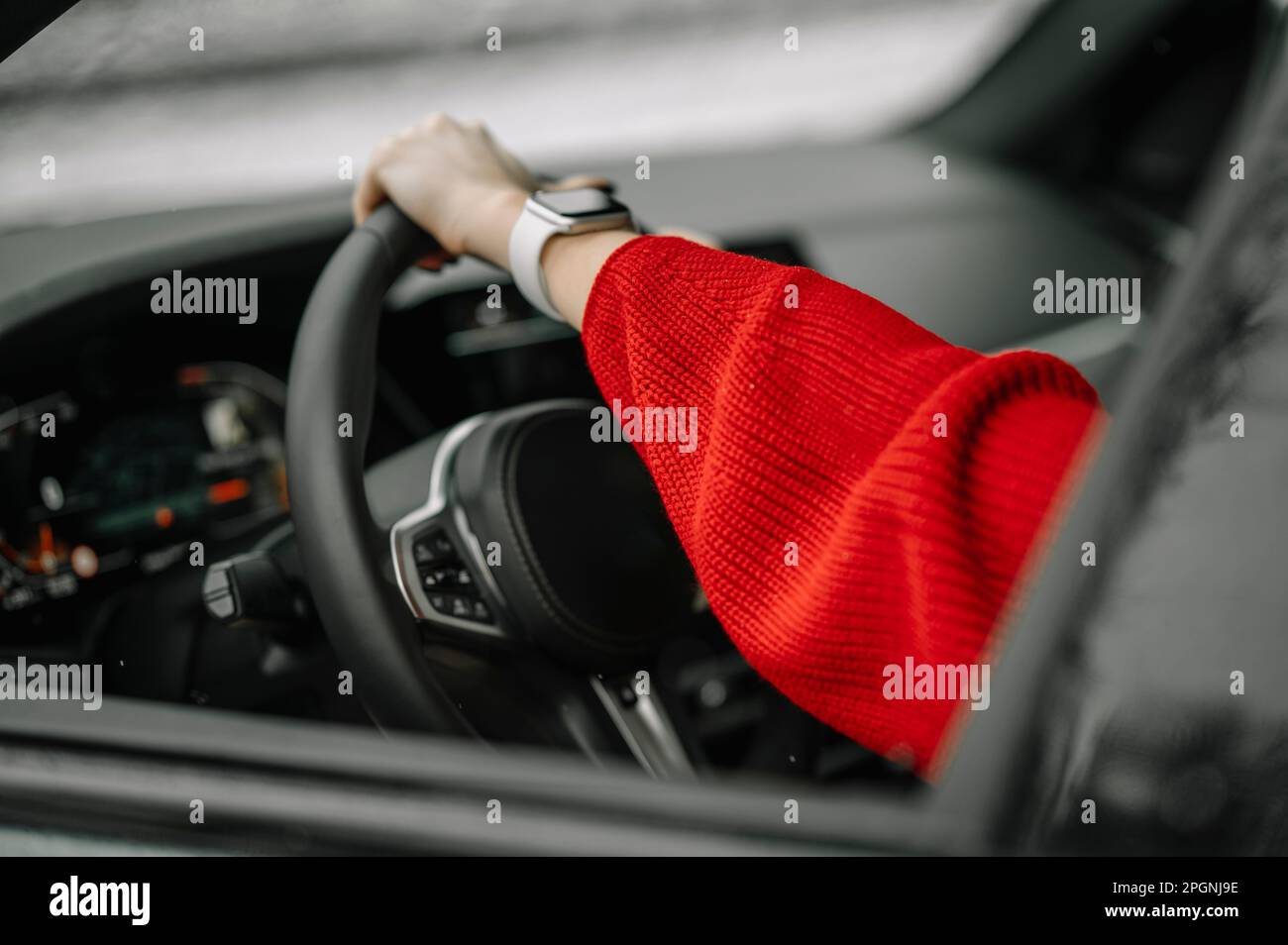 Hand holding steering wheel hi-res stock photography and images - Alamy