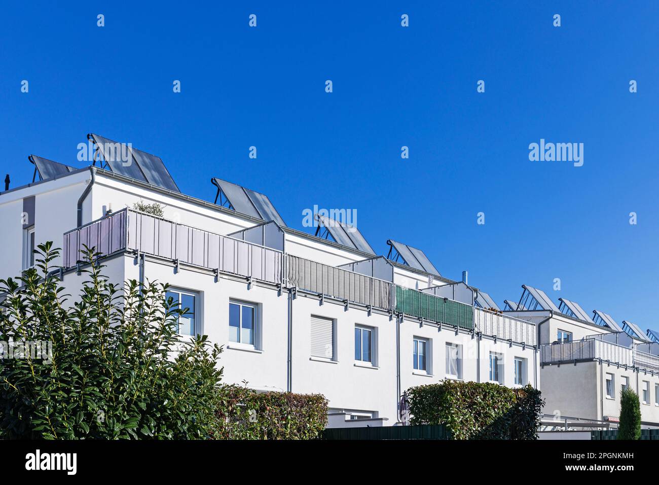 Germany, North Rhine Westphalia, Cologne, Clear sky over suburban apartments with solar roof