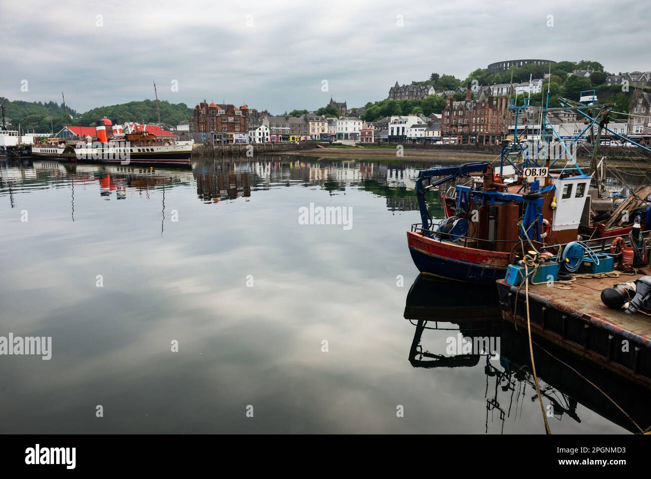 Seagoing Paddle Steamer Waverley moored in Oban Harbour with town and fishing boats Stock Photo