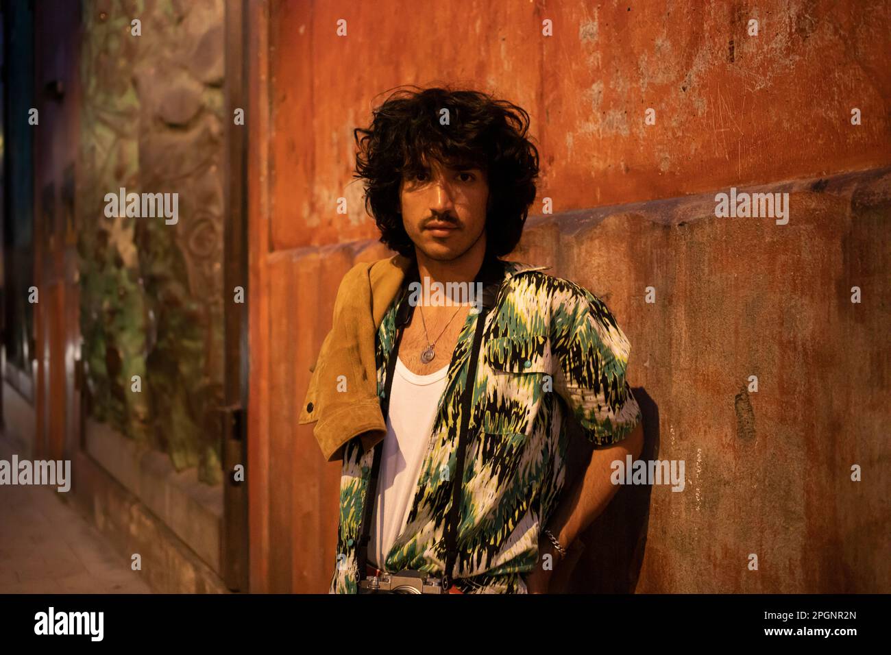 Young man standing front wall hi-res stock photography and images - Alamy