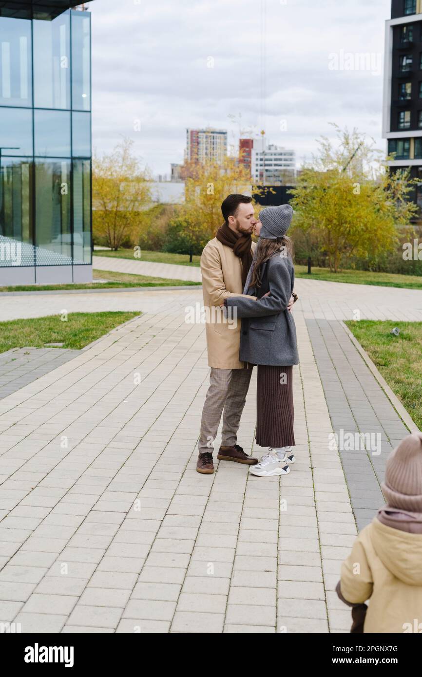 Man and woman kissing hi-res stock photography and images - Alamy