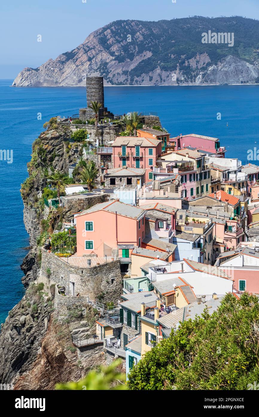 Italy, Liguria, Vernazza, Houses of coastal town along Cinque Terre