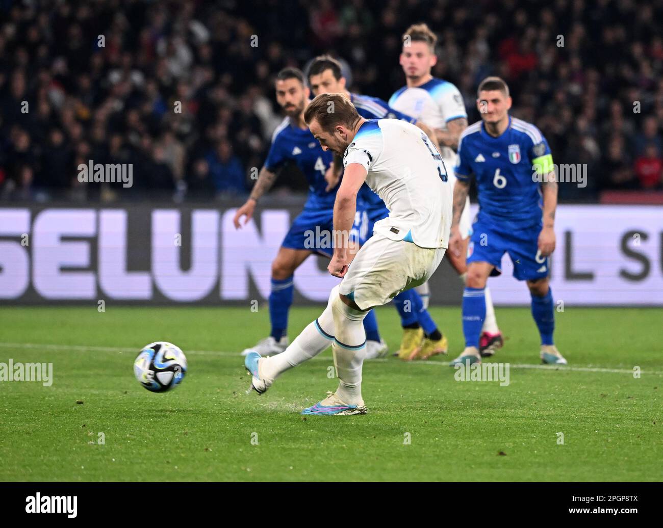 englands-harry-kane-scores-hi-res-stock-photography-and-images-alamy