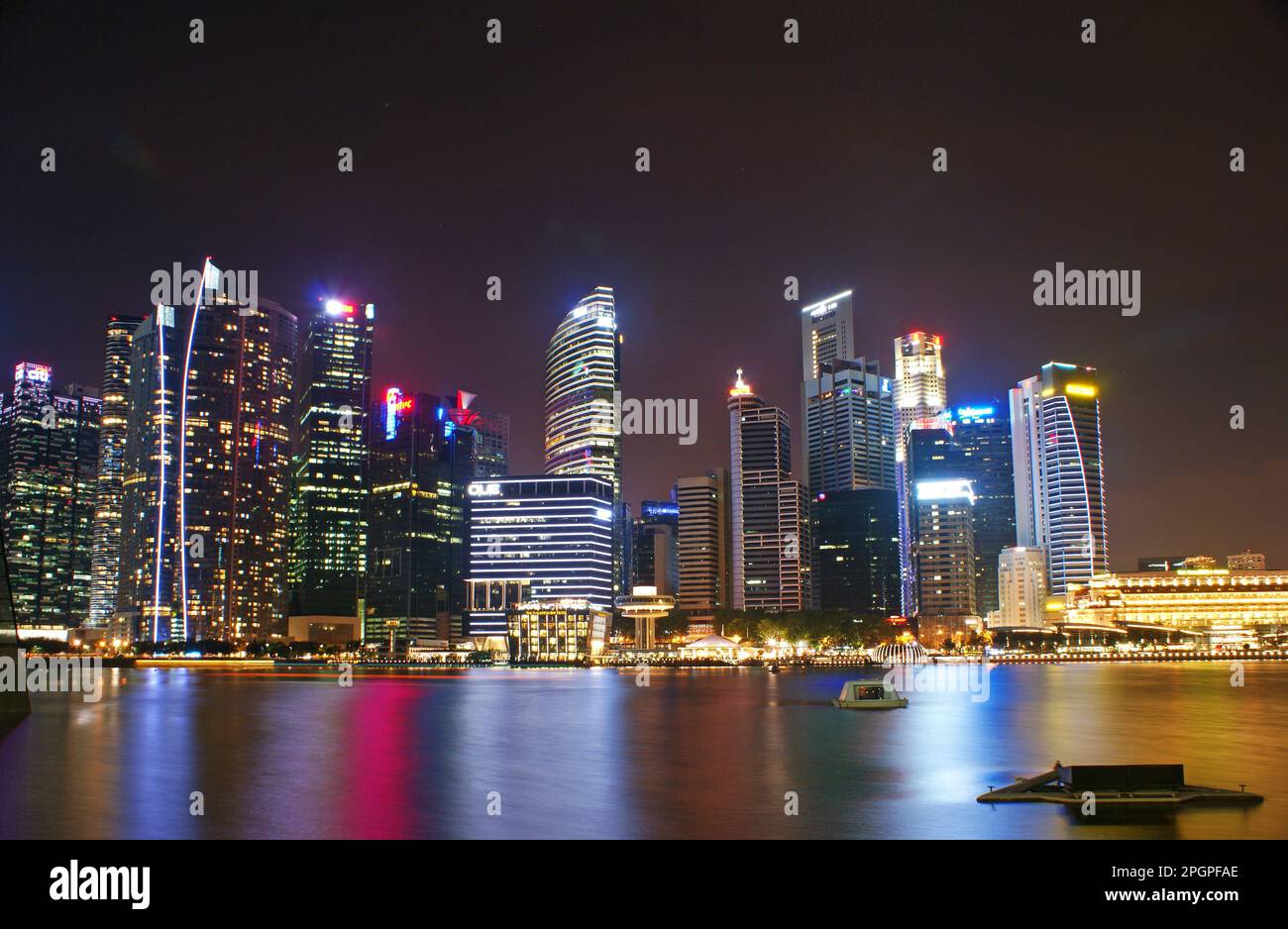 Marina bay at night singapore hi-res stock photography and images - Alamy