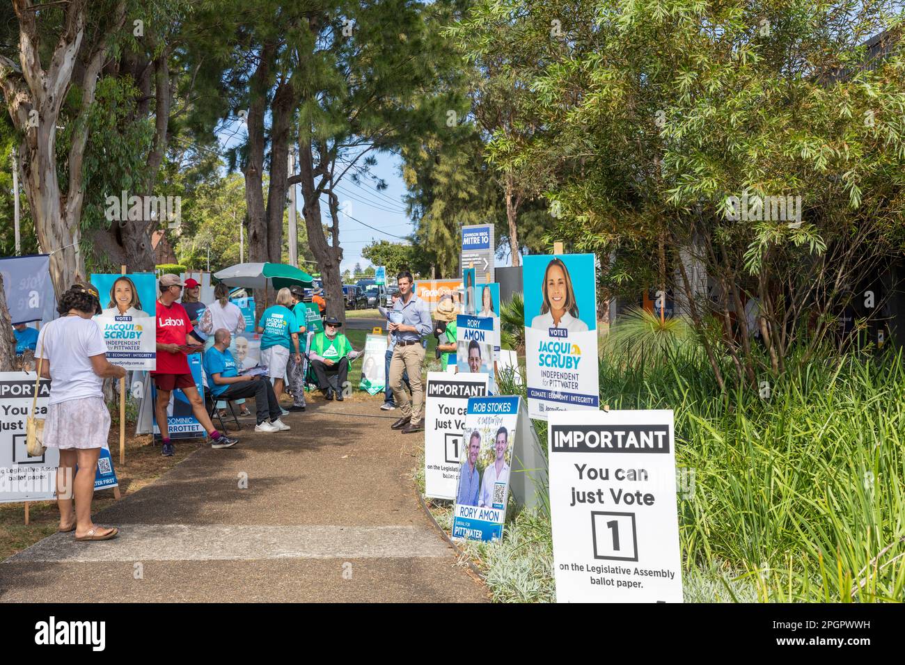 2023 NSW State Election, polling station in Mona Vale for voters