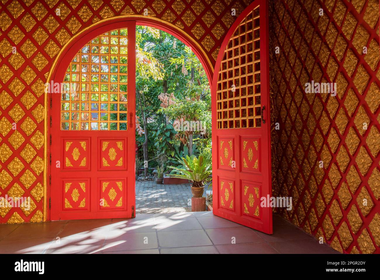 Entrance to Wat Khong Khao Temple, Chiang Mai Thailand Stock Photo