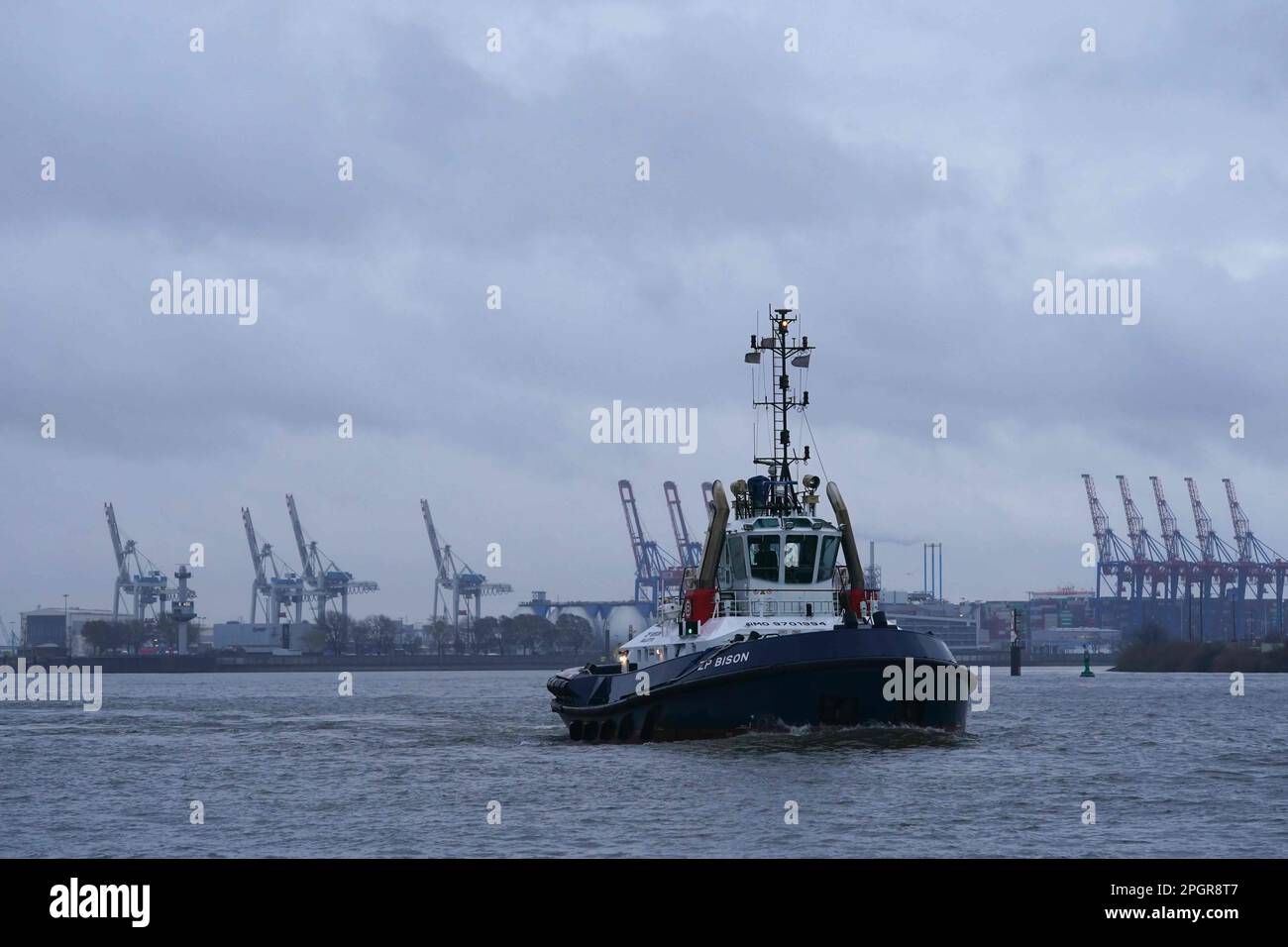 Hamburg, Germany. 24th Mar, 2023. A tugboat sails to a container ship ...