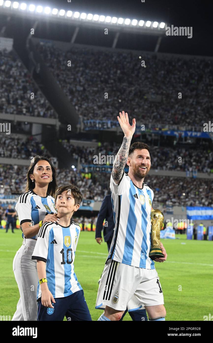 ARGENTINA, Buenos Aires: 23 march 2023: Lionel Messi of Argentina celebrates with his wife and childrens and FIFA World cup trophy during the friendly international match between Argentina and Panama at Estadio Mas Monumental Antonio Vespucio Liberti. photo Diego Halisz/SFSI Stock Photo