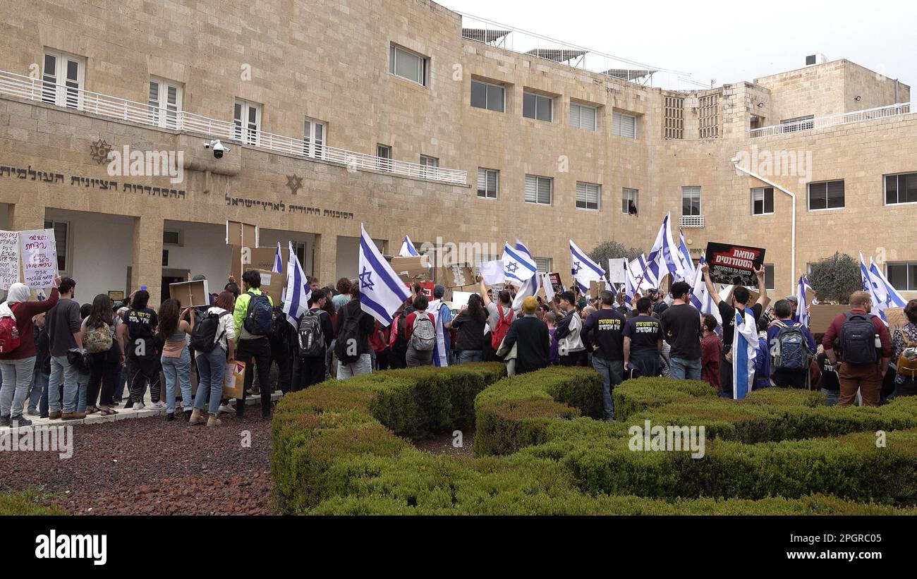 Israeli students demonstrate outside the building of the Jewish Agency for Israel which houses the organization responsible for the immigration and absorption of Jews from the Diaspora into Israel during a demonstration against Israel's Prime Minister Benjamin Netanyahu's right-wing coalition and its proposed judicial changes on March 23, 2023 in Jerusalem, Israel. Stock Photo