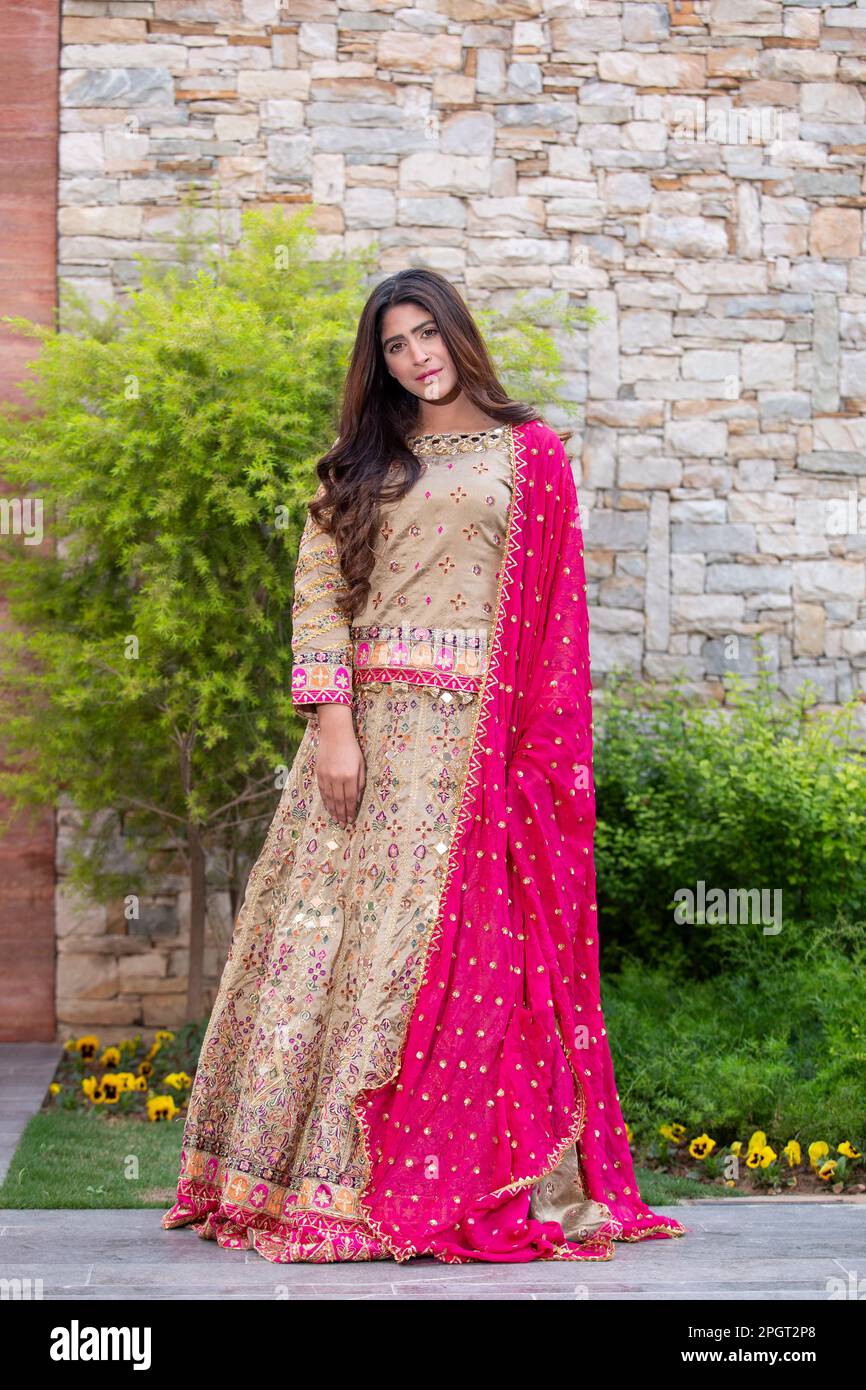 islamabad pakistan 15th march 2023 female model posing outdoors wearing summer dress indian pakistani asian traditional salwar kameez 2PGT2P8