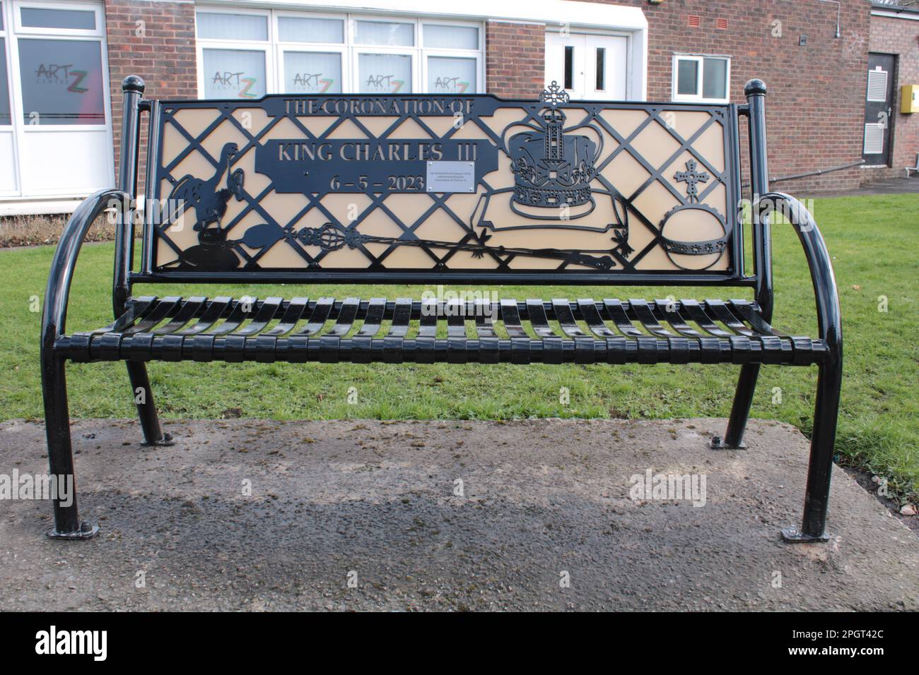 King Charles 3rd Coronation Bench embellished with crown, orb and sceptre decoration Stock Photo