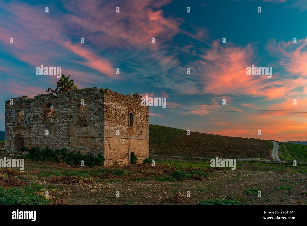 Abandoned country house at dusk in the Sicilian hinterland, Italy Stock Photo