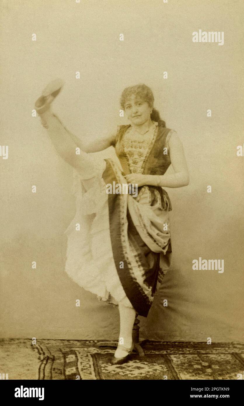 Portrait of a cancan dancer: Rayon d'Or - photography 1881 - 1891 Stock  Photo - Alamy
