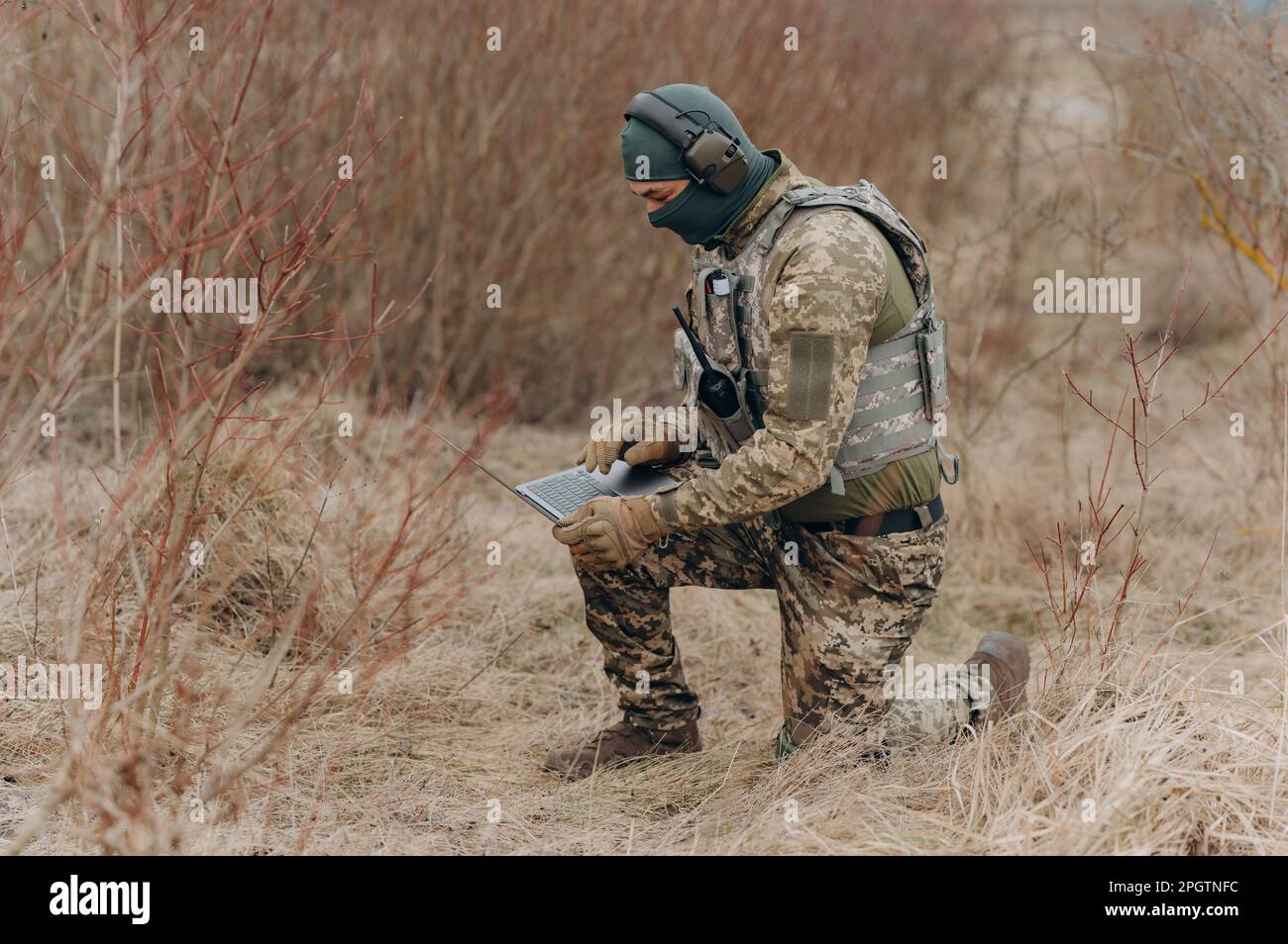Army command center laptop hi-res stock photography and images - Alamy