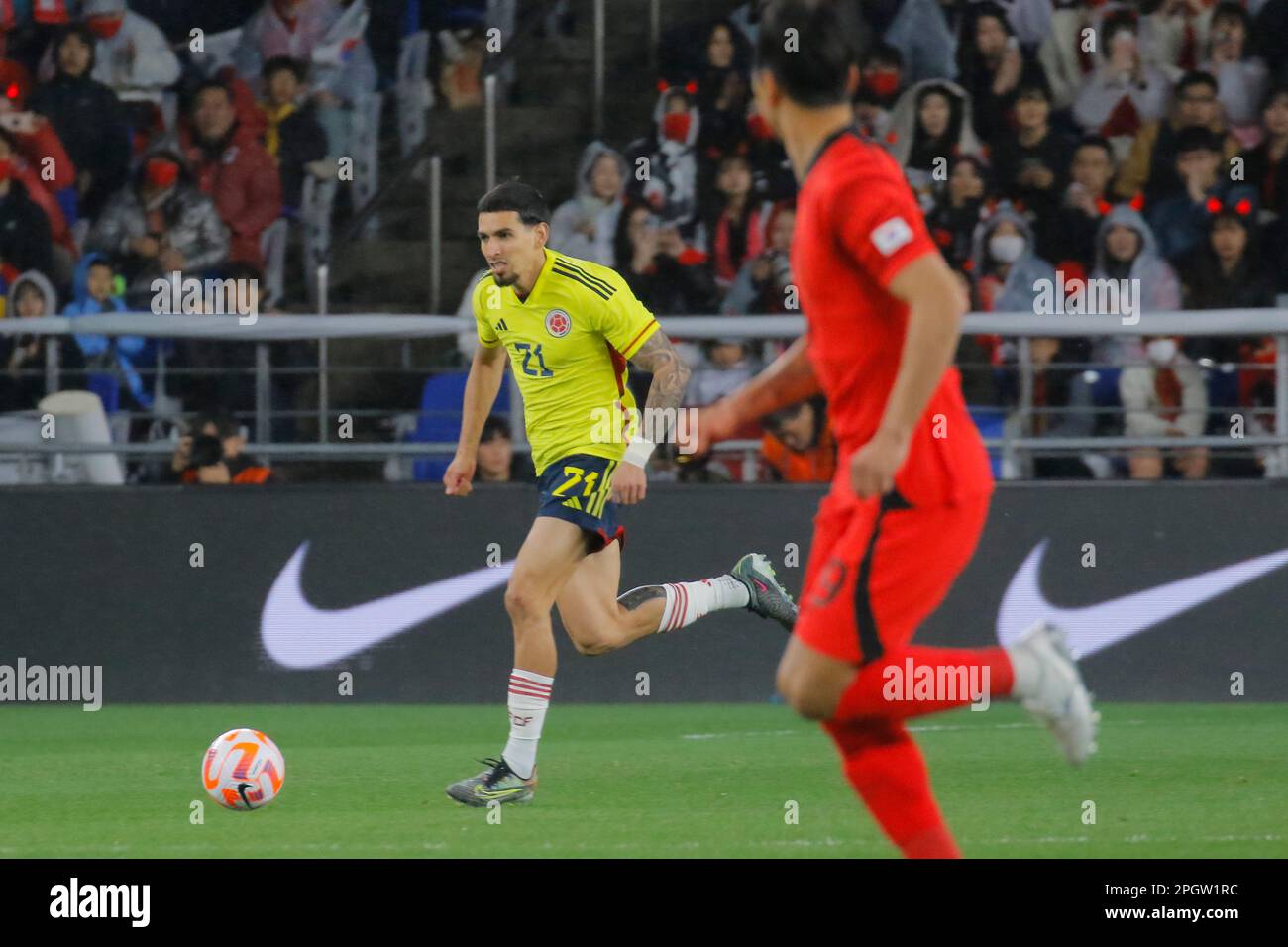 Ulsan, Gyeongnam, South Korea. 24th Mar, 2023. March 24, 2023-Ulsan, South Korea-Guesung Cho of South Korea and Daniel Munoz Mejia of Colombia action during an International Friendly Match South Korea vs Colombia match at Munsu Stadium in Ulsan, South Korea. (Credit Image: © Ryu Seung-Il/ZUMA Press Wire) EDITORIAL USAGE ONLY! Not for Commercial USAGE! Stock Photo