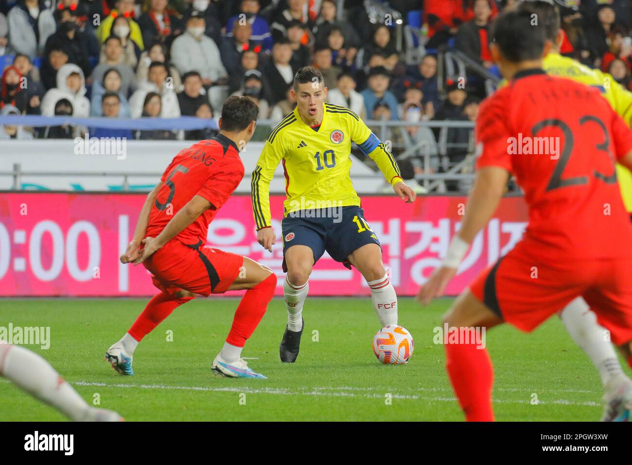 Ulsan, Gyeongnam, South Korea. 24th Mar, 2023. March 24, 2023-Ulsan, South Korea-Wooyoung Jung of South Korea and Rodriguez Rubio James David of Colombia action during an International Friendly Match South Korea vs Colombia match at Munsu Stadium in Ulsan, South Korea. (Credit Image: © Ryu Seung-Il/ZUMA Press Wire) EDITORIAL USAGE ONLY! Not for Commercial USAGE! Stock Photo