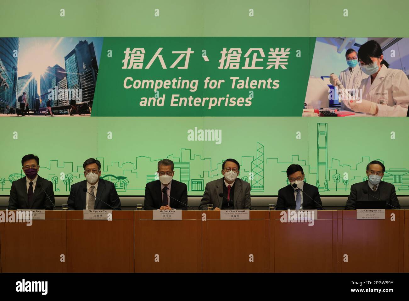 (Left to Right) Professor Sun Dong, Secretary for Innovation