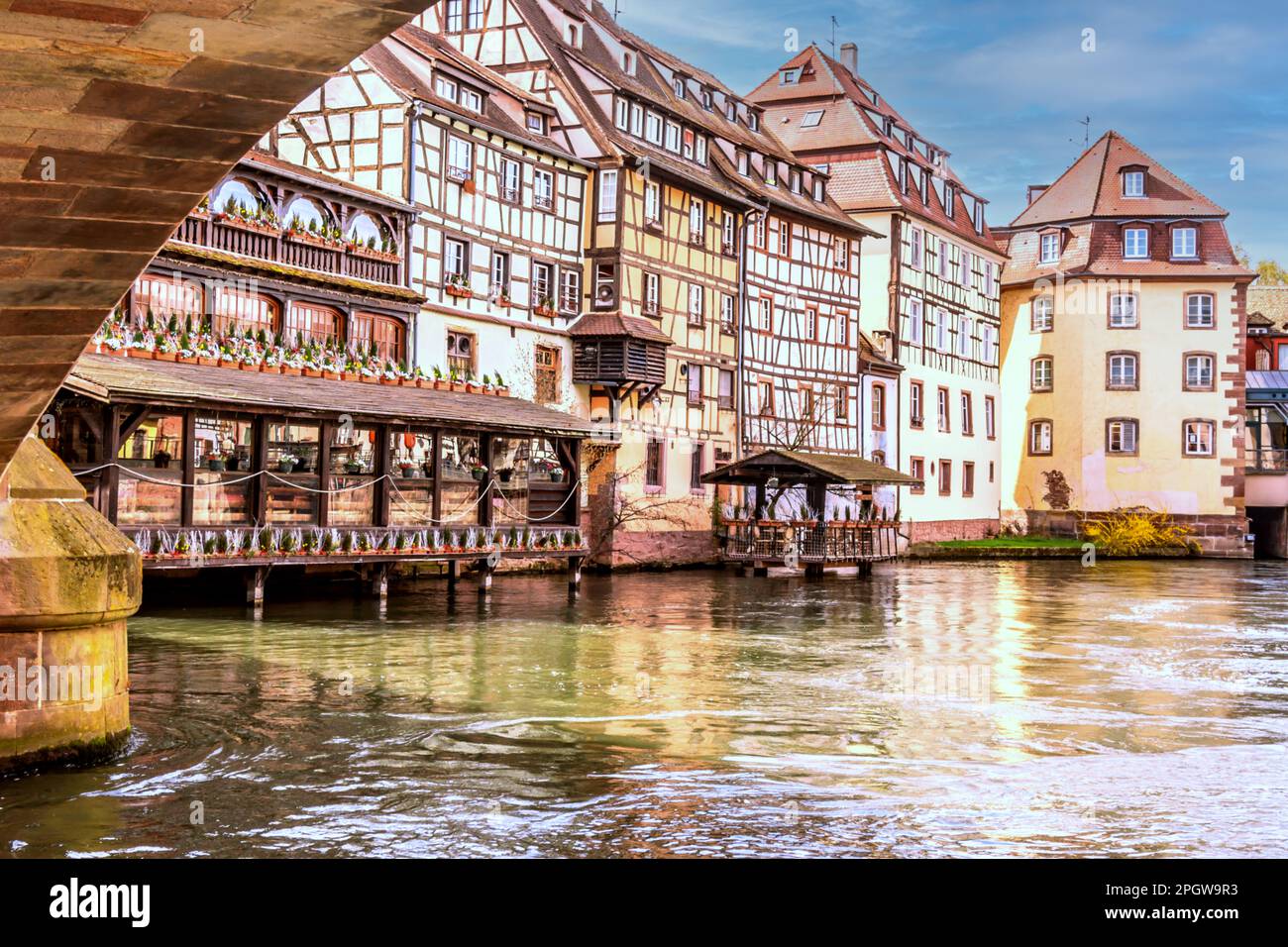 FRANCE : BRIDGE WITH RESTAURANT LE PONT SAINT MARTIN - STRASBOURG Stock Photo