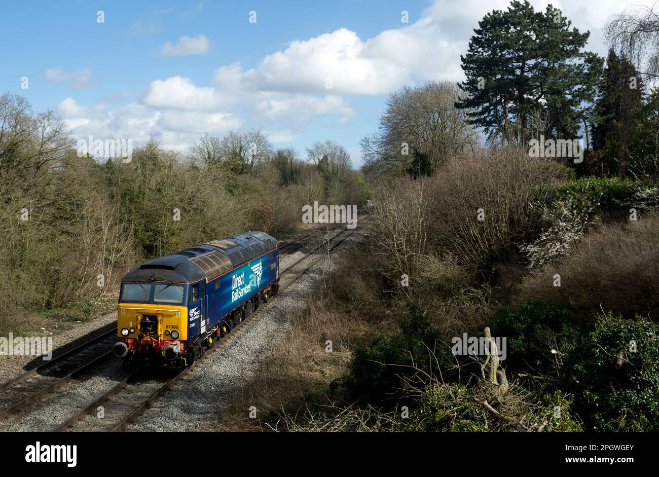 Direct Rail Services class 57 diesel locomotive No. 57309 'Pride of Crewe' travelling between Leamington Spa and Warwick, Warwickshire, UK Stock Photo
