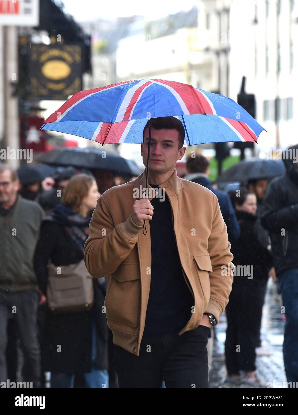 London UK 24th Mar 2023 Visitors To London Get Caught In Torrential london-uk-24th-mar-2023-visitors-to-london-get-caught-in-torrential