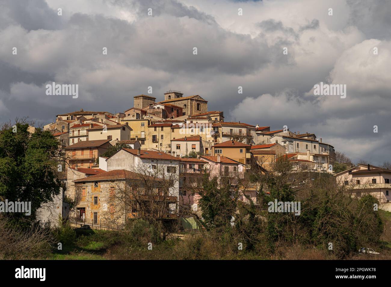 Macchia d'Isernia is an Italian town of 1,008 inhabitants in the province of Isernia in Molise. The most important monuments are the baronial castle D Stock Photo