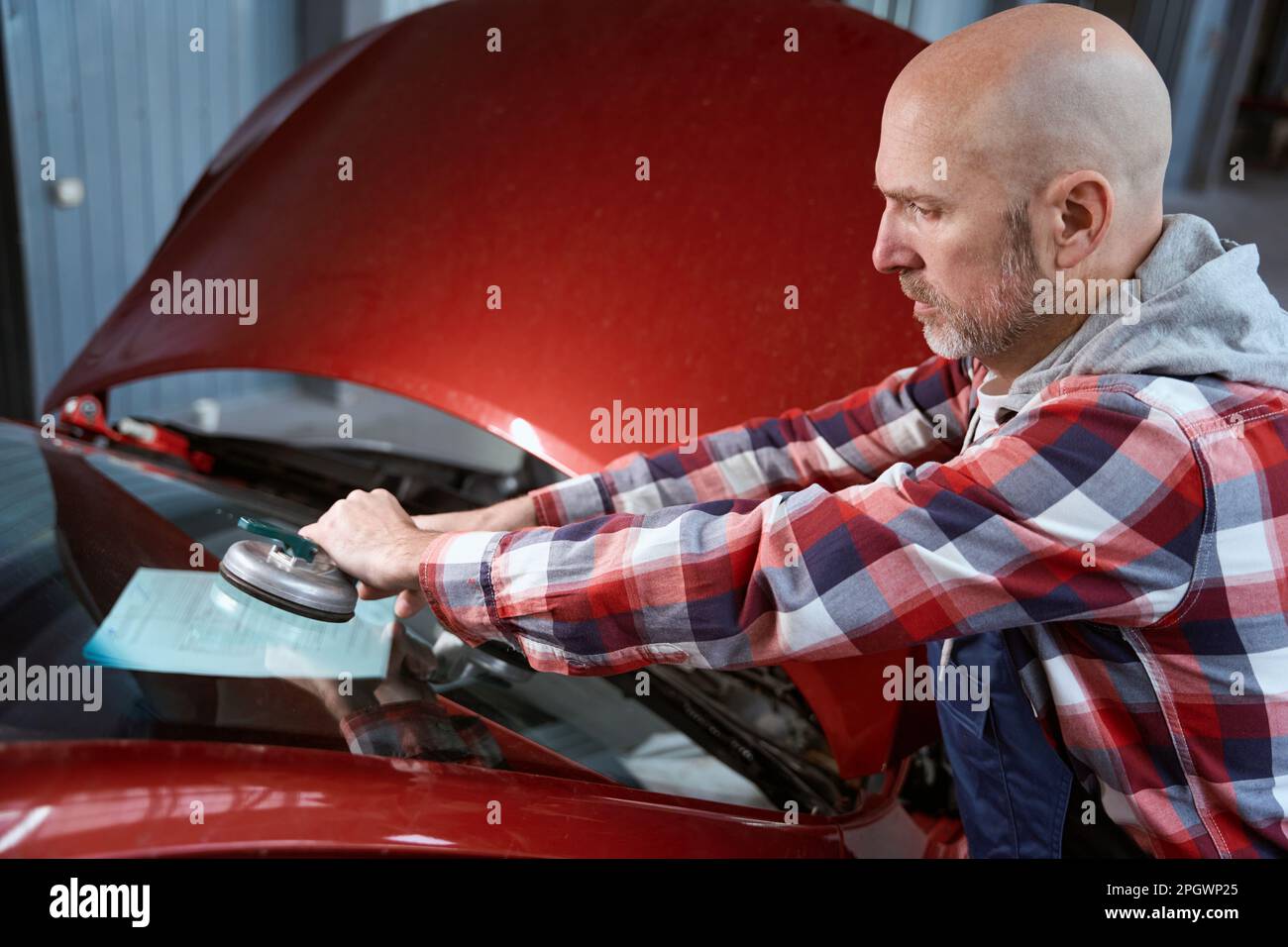 Specialist repairman is installing windshield on car Stock Photo Alamy