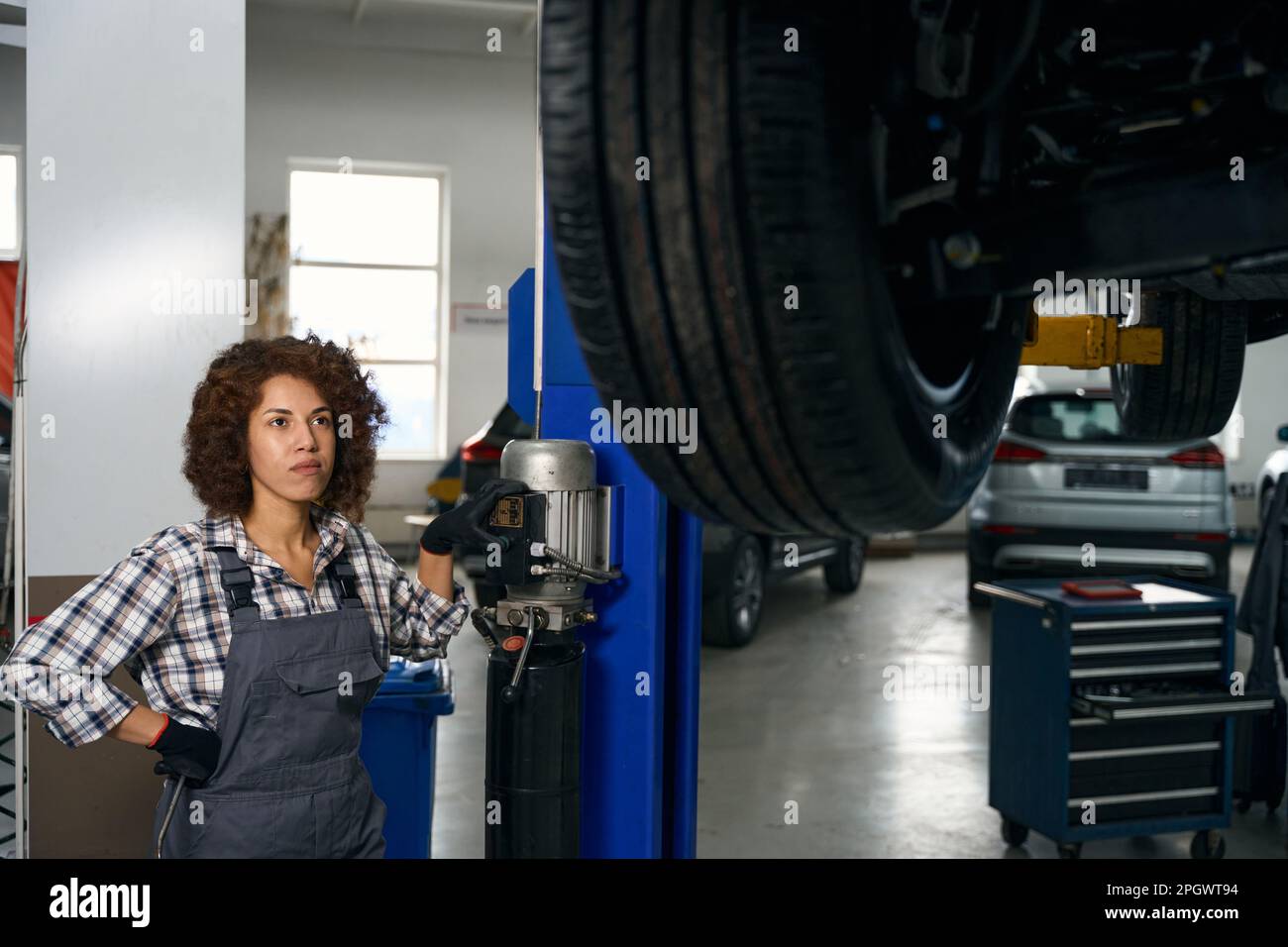 Lift lifts check in hi-res stock photography and images - Alamy