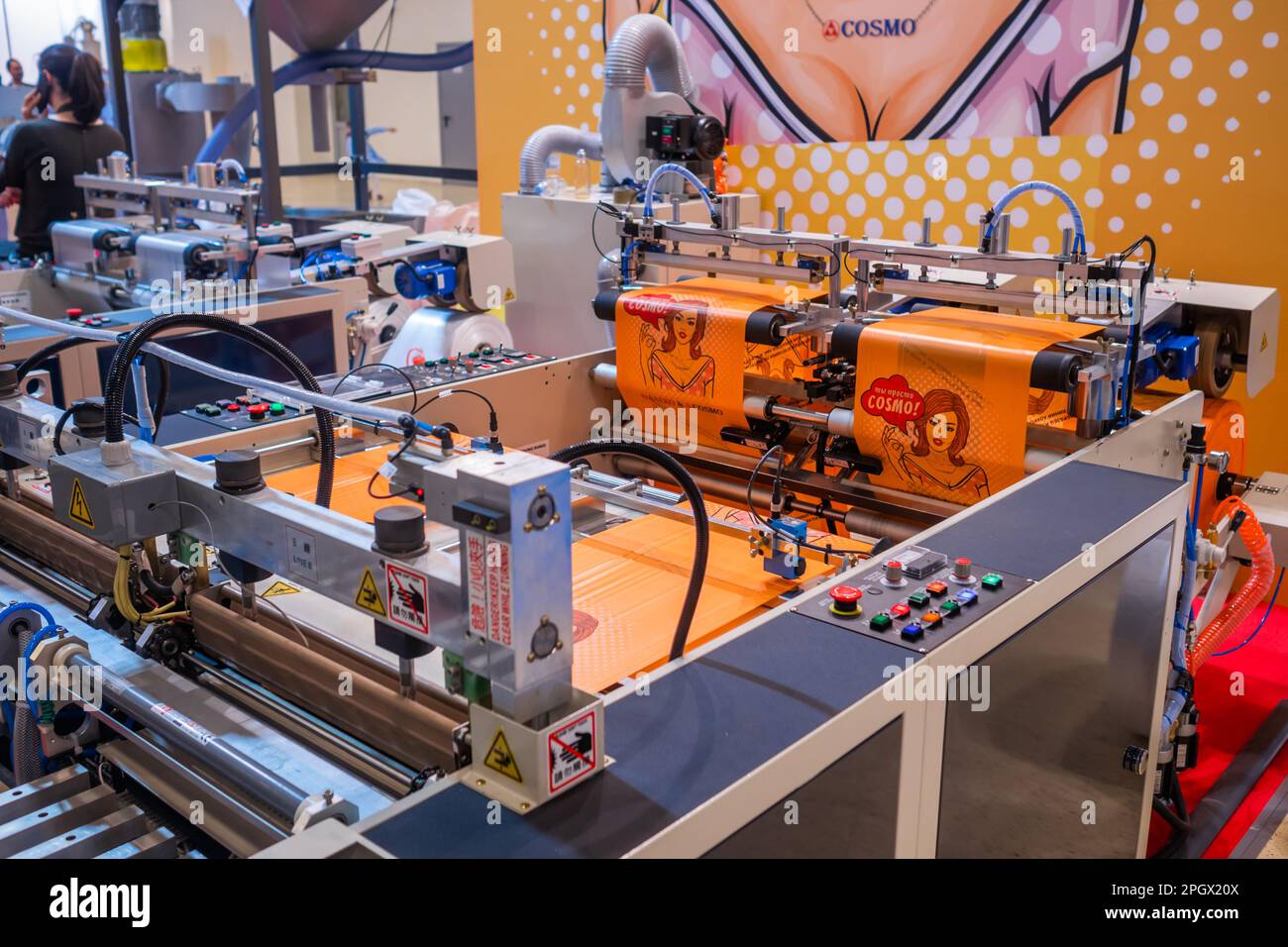 Fully automatic high speed shopping bag making machine at exhibition