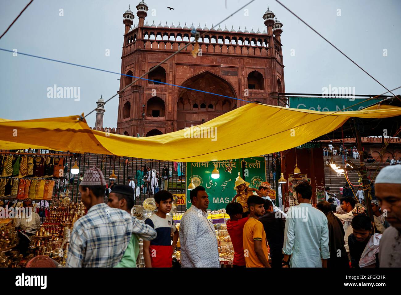 New Delhi, New Delhi, India. 24th Mar, 2023. Indian Muslims shop during the holy month of Ramadan near the Jama Masjid. (Credit Image: © Karma Sonam Bhutia/ZUMA Press Wire) EDITORIAL USAGE ONLY! Not for Commercial USAGE! Credit: ZUMA Press, Inc./Alamy Live News Stock Photo