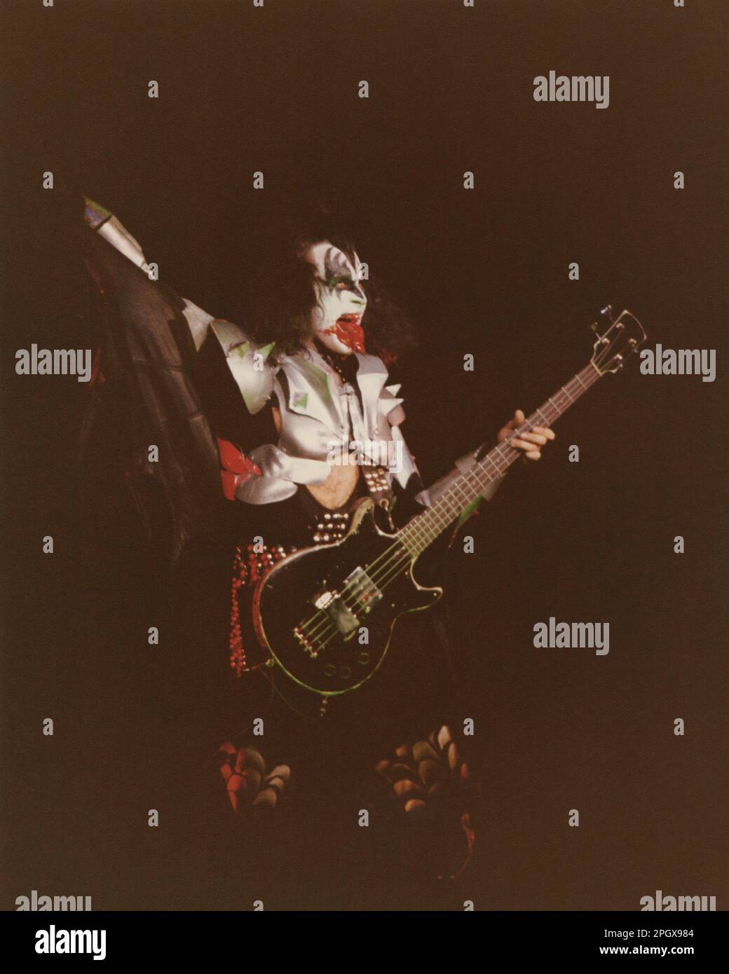 Gene simmons and kiss and 1977 hi-res stock photography and images