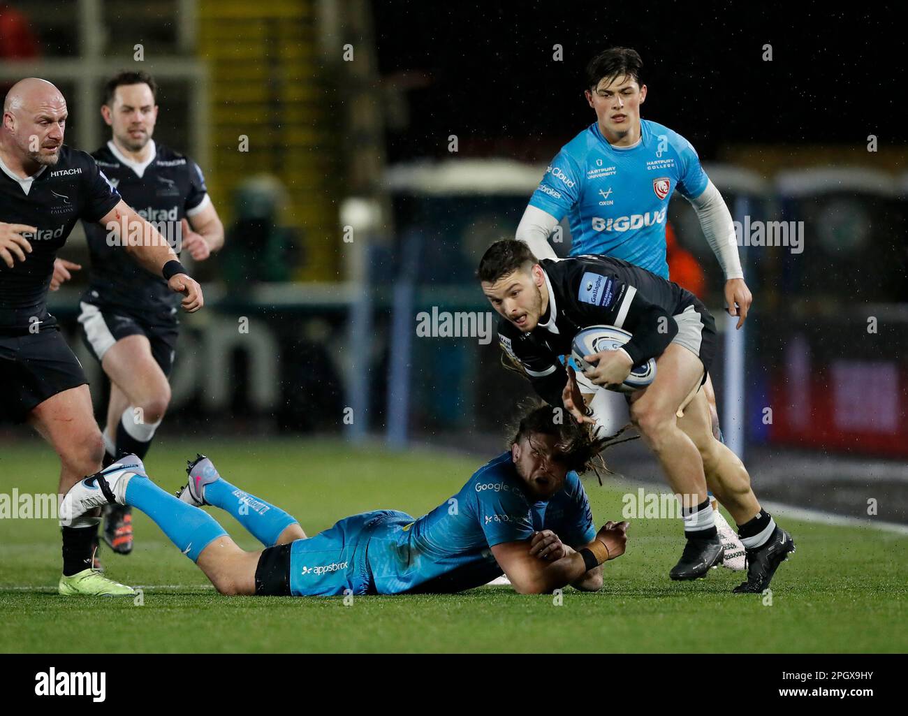 Newcastle Falcons' Mateo Carreras avoids the challenge of Gloucester's Jordy Reid during the Gallagher Premiership match at Kingston Park, Newcastle upon Tyne. Picture date: Friday March 24, 2023. Stock Photo
