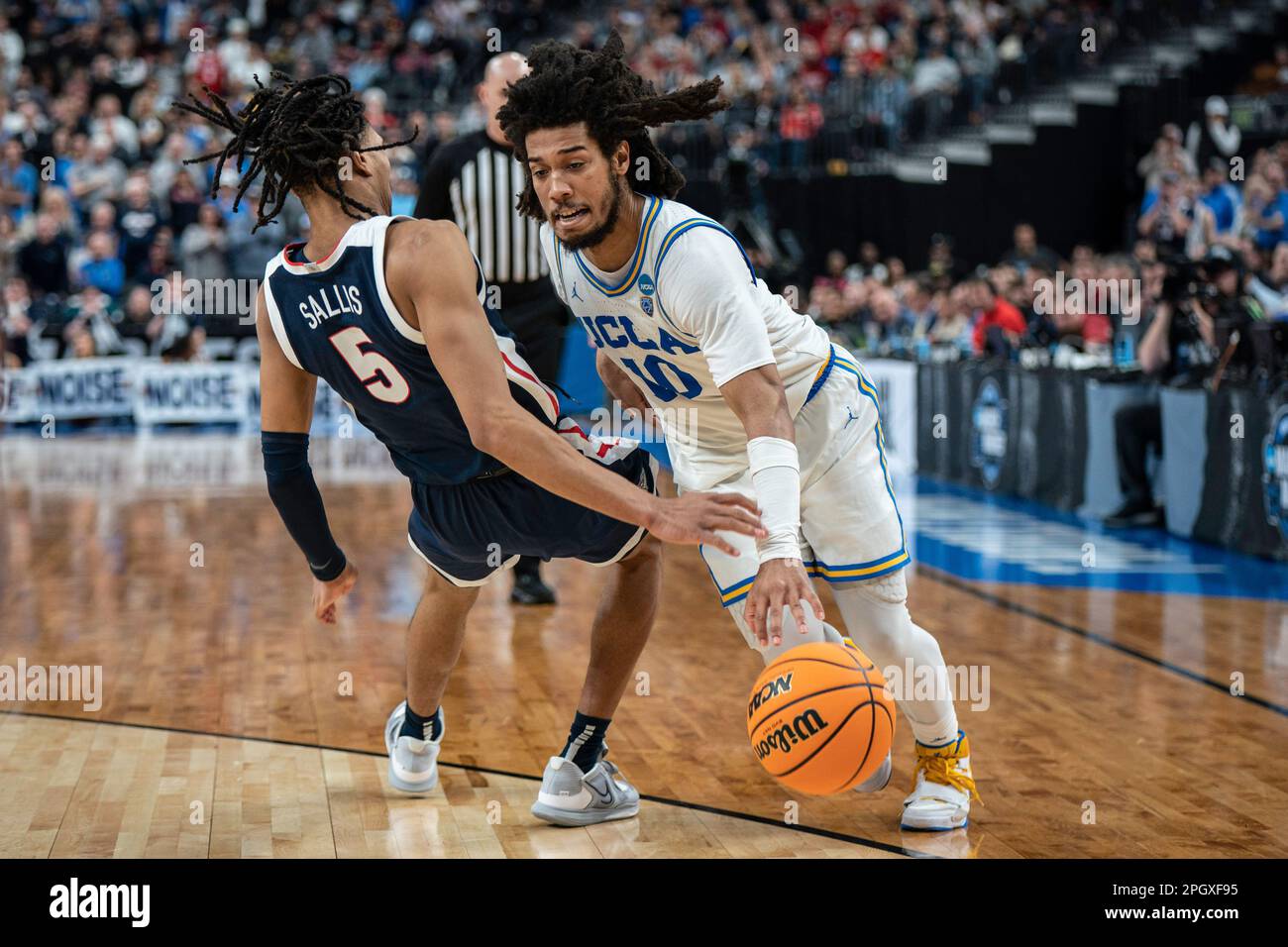 Gonzaga Bulldogs guard Hunter Sallis (5) is called for a blocking foul ...