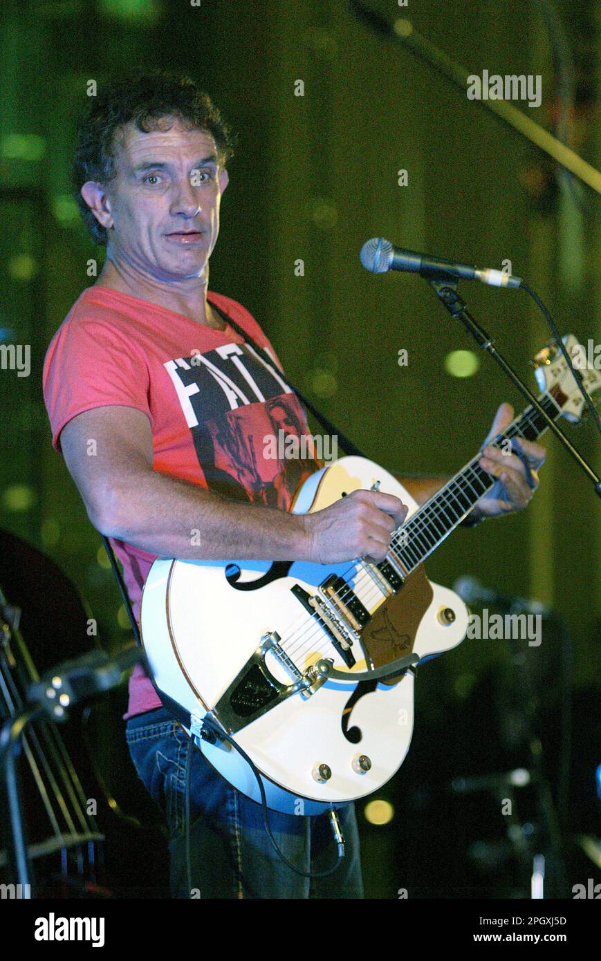 Australian guitarist Ian Moss of the band Cold Chisel performs a solo set in a free concert at the Apple Computers flagship Australian store in George Street, Sydney, on 25 September 2009. Stock Photo