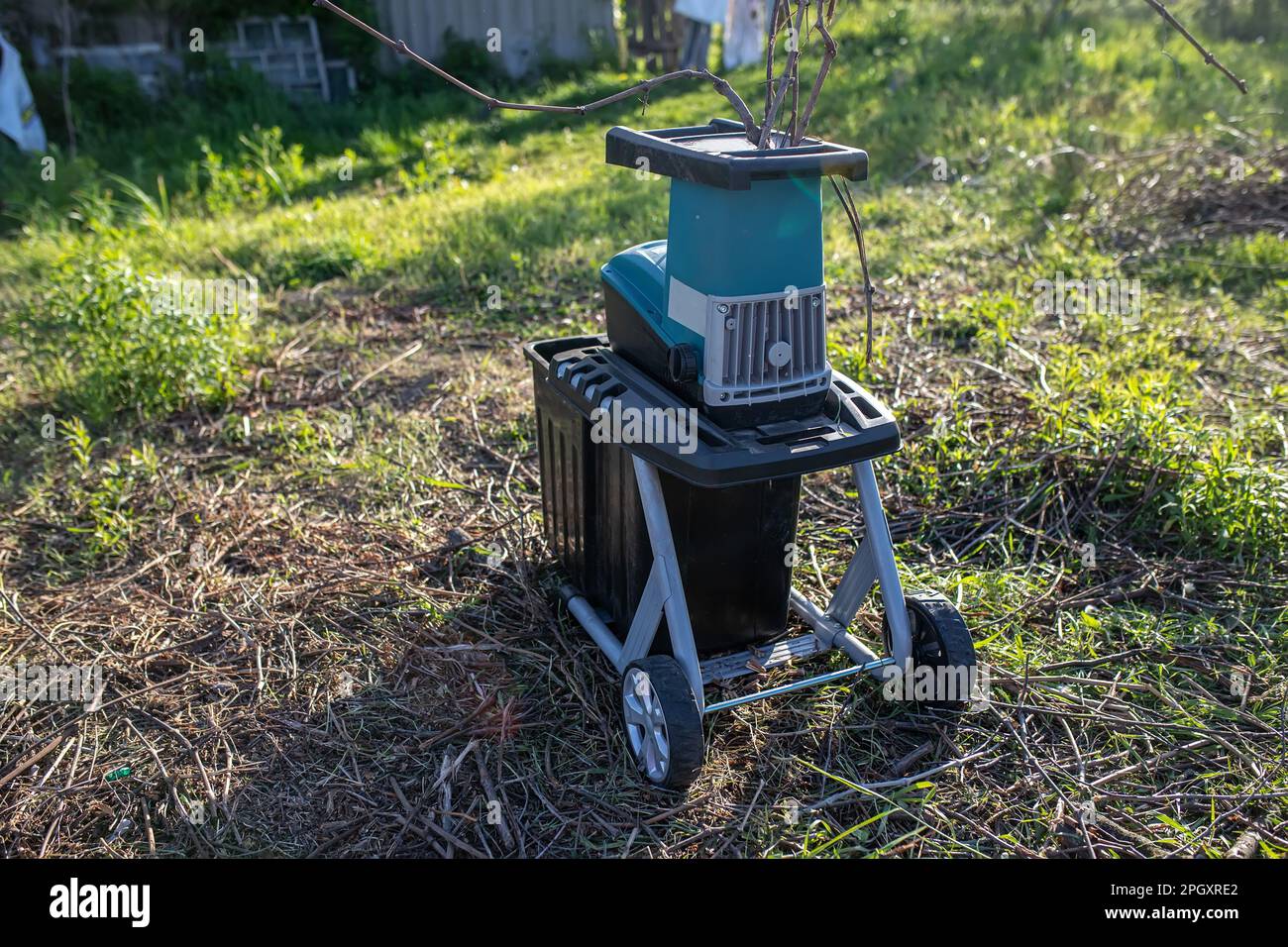 Wood chipper machine hi-res stock photography and images - Page 3 - Alamy