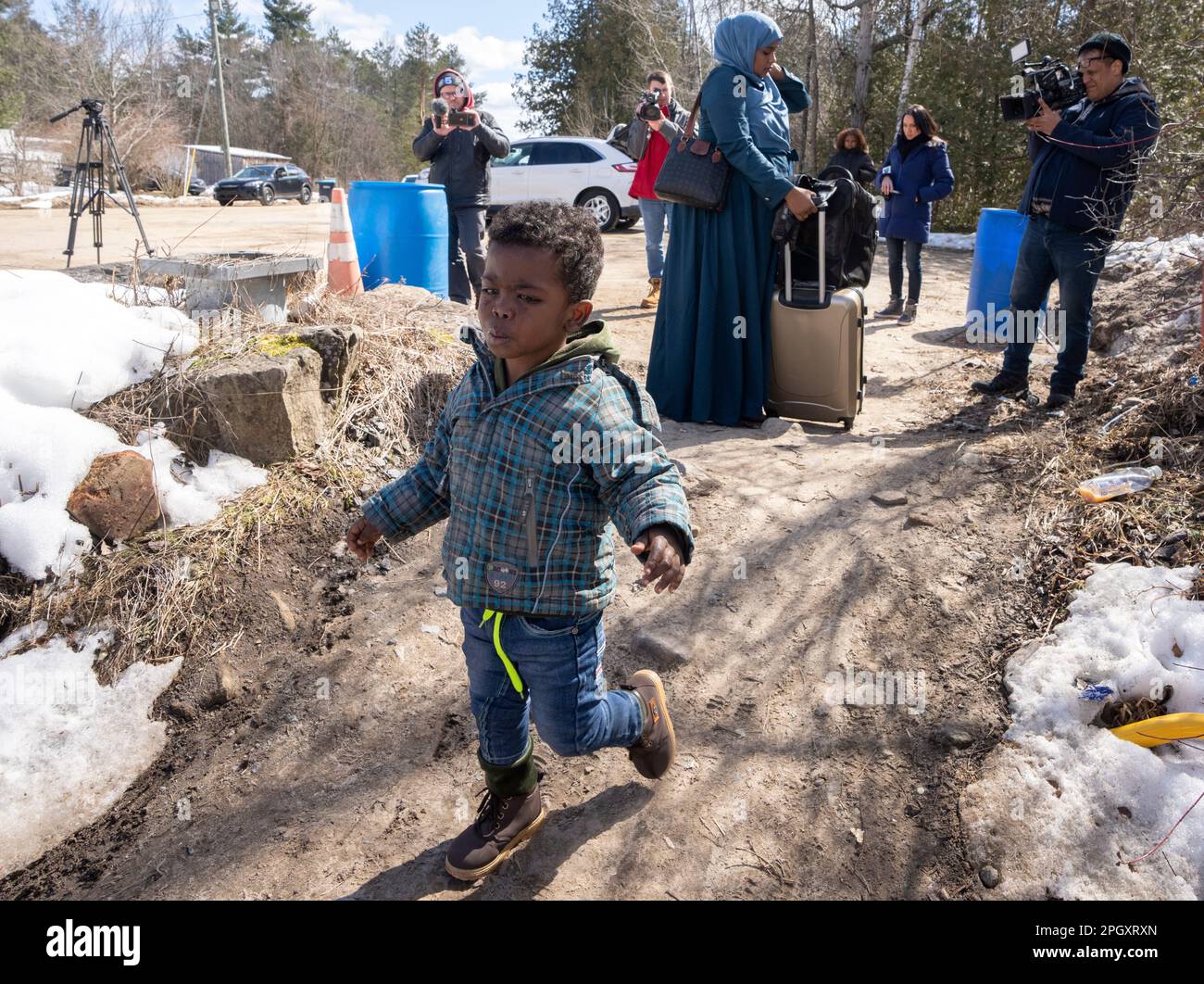 Champlain, United States. 24th Mar, 2023. A family of asylum seekers