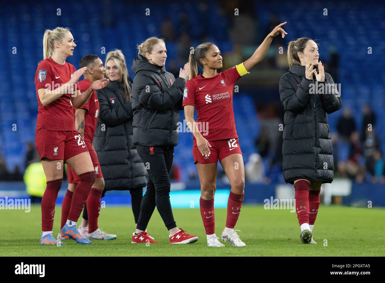 Taylor Hinds of Liverpool and her team mates applaud the travelling fans after the Barclays FA Women’s Super League fixture between Everton and Liverpool, at Goodison Park, Liverpool, United Kingdom on Friday 24th March 2023  (Photo by Phil Bryan/Alamy Live News) Stock Photo