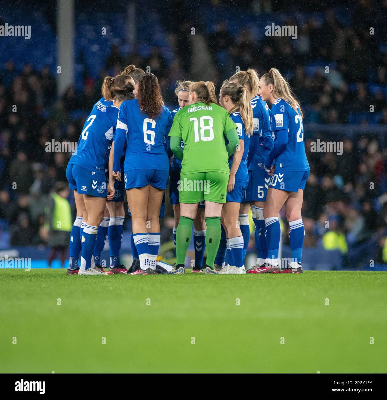 Liverpool, Merseyside, England. 24th March 2023. Everton team huddle, during Everton Football Club V Liverpool Football Club at Goodison Park, in the Barclays Women’s Super League (Credit Image: ©Cody Froggatt/ Alamy Live News) Stock Photo