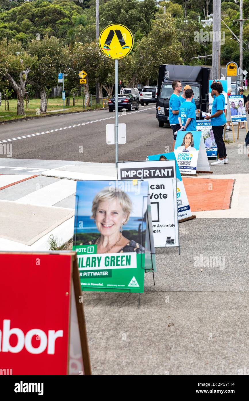 Saturday 25th March 2023, Election day in New South Wales and voters go to the polls across the State, pictured voters in the seat of Pittwater head to the polling stations in Avalon Beach. Pittwater is a Liberal held seat being contested by Rory Amon replacing the sitting member and Government Minister Rob Stokes who is retiring from politics. A close contest is expected with the teal independent candidate Jacqui Scruby. Credit Martin Berry @ alamy live news. Stock Photo