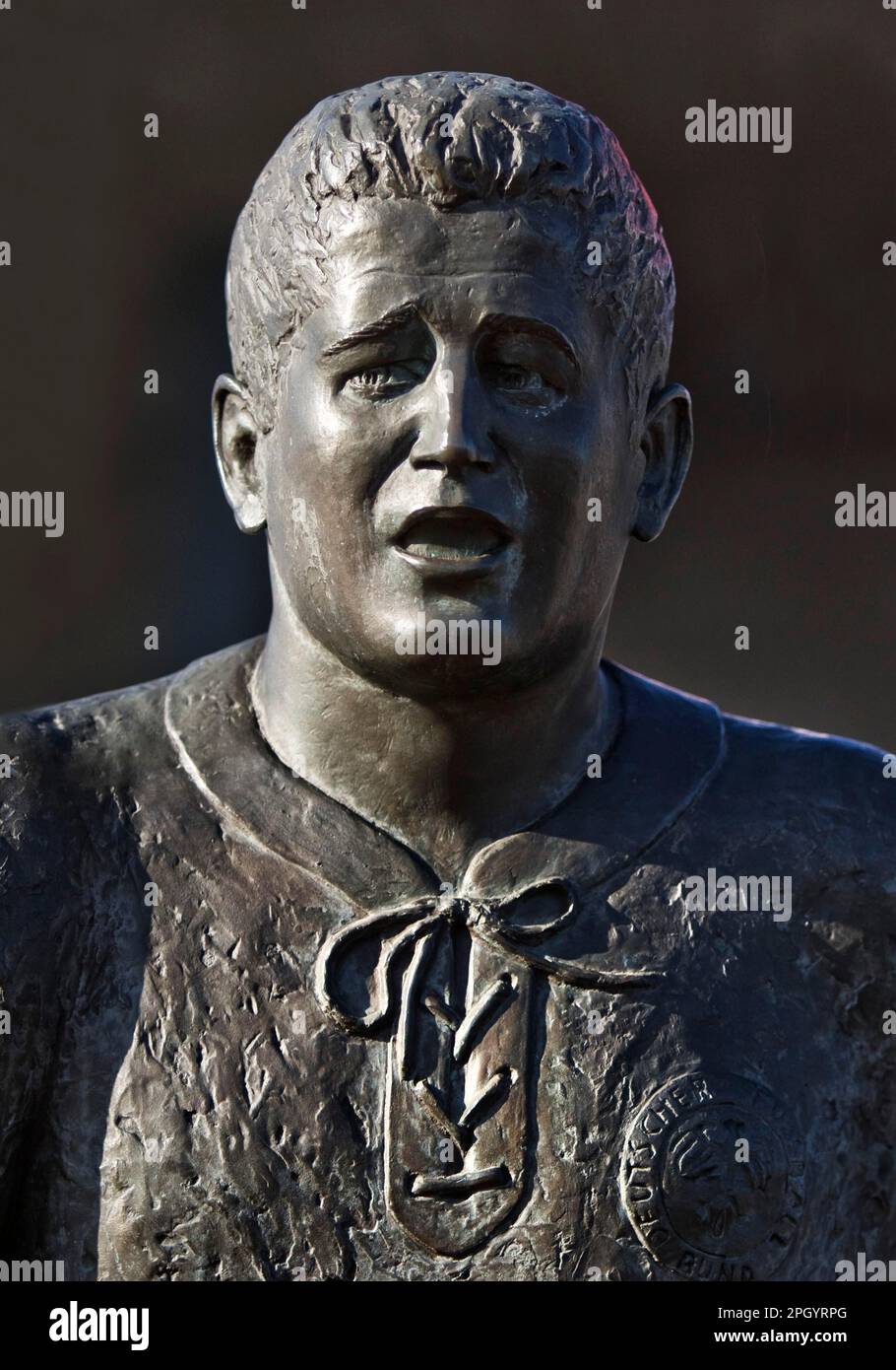 Bronze statue of Helmut Rahn, artist Inka Uzoma, Stadium an der