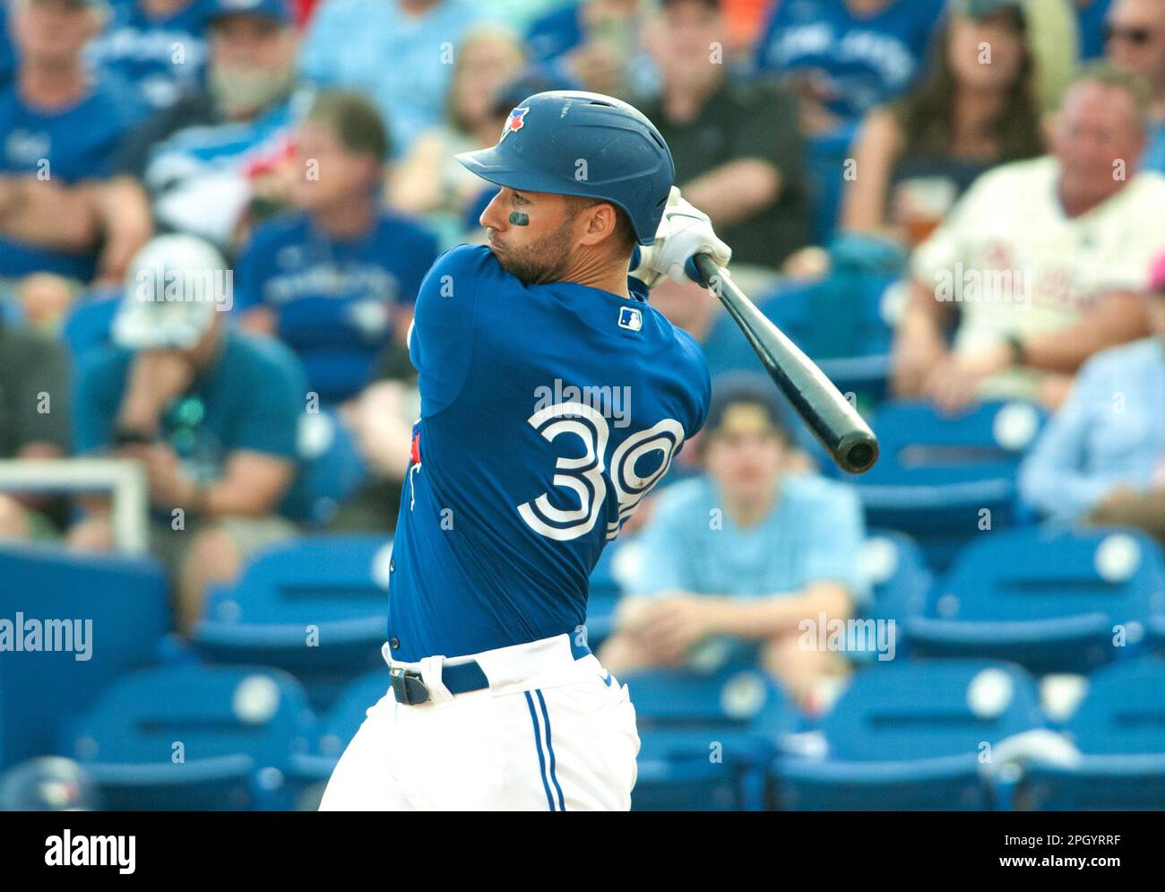 March 18, 2023, Dunedin, FL, The United States: Toronto Blue JaysÃ• Kevin  Kiermaier cools off during a spring training game against the New York  Yankees at TD Ballpark in Dunedin, Fla., Saturday