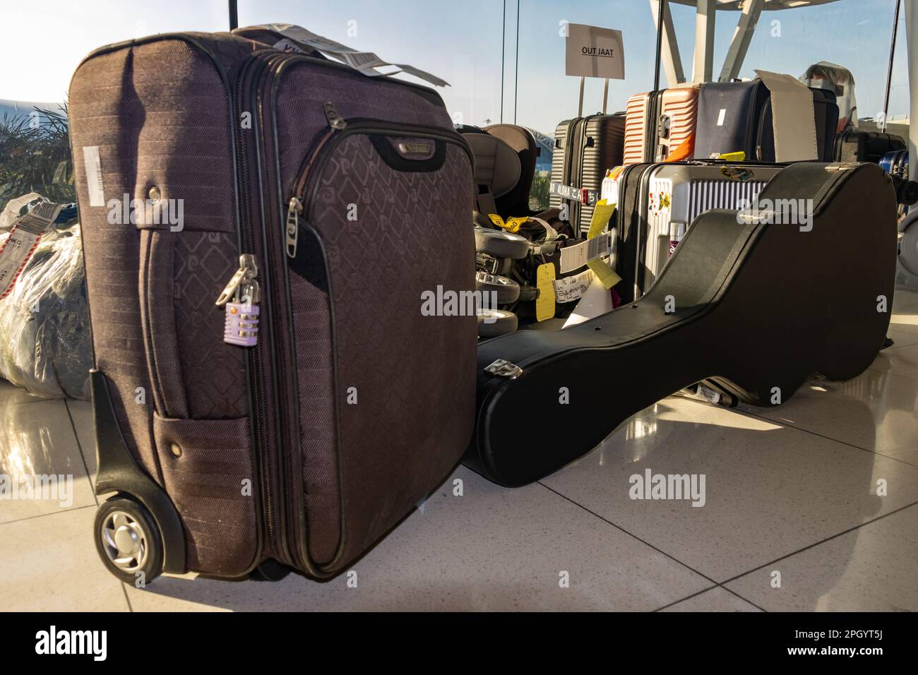Luggage storage station hi-res stock photography and images - Page 2 - Alamy