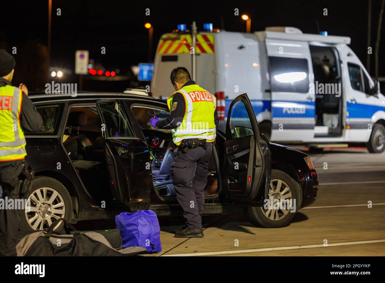 Armsheim, Germany. 23rd Mar, 2023. Police officers check a passenger ...