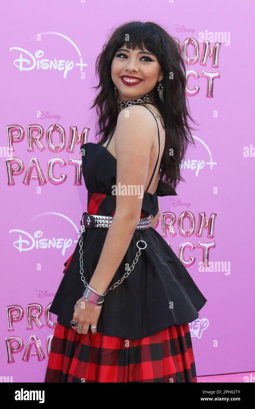 LOS ANGELES - MAR 24: Xochitl Gomez at Prom Pact Premiere Screening at