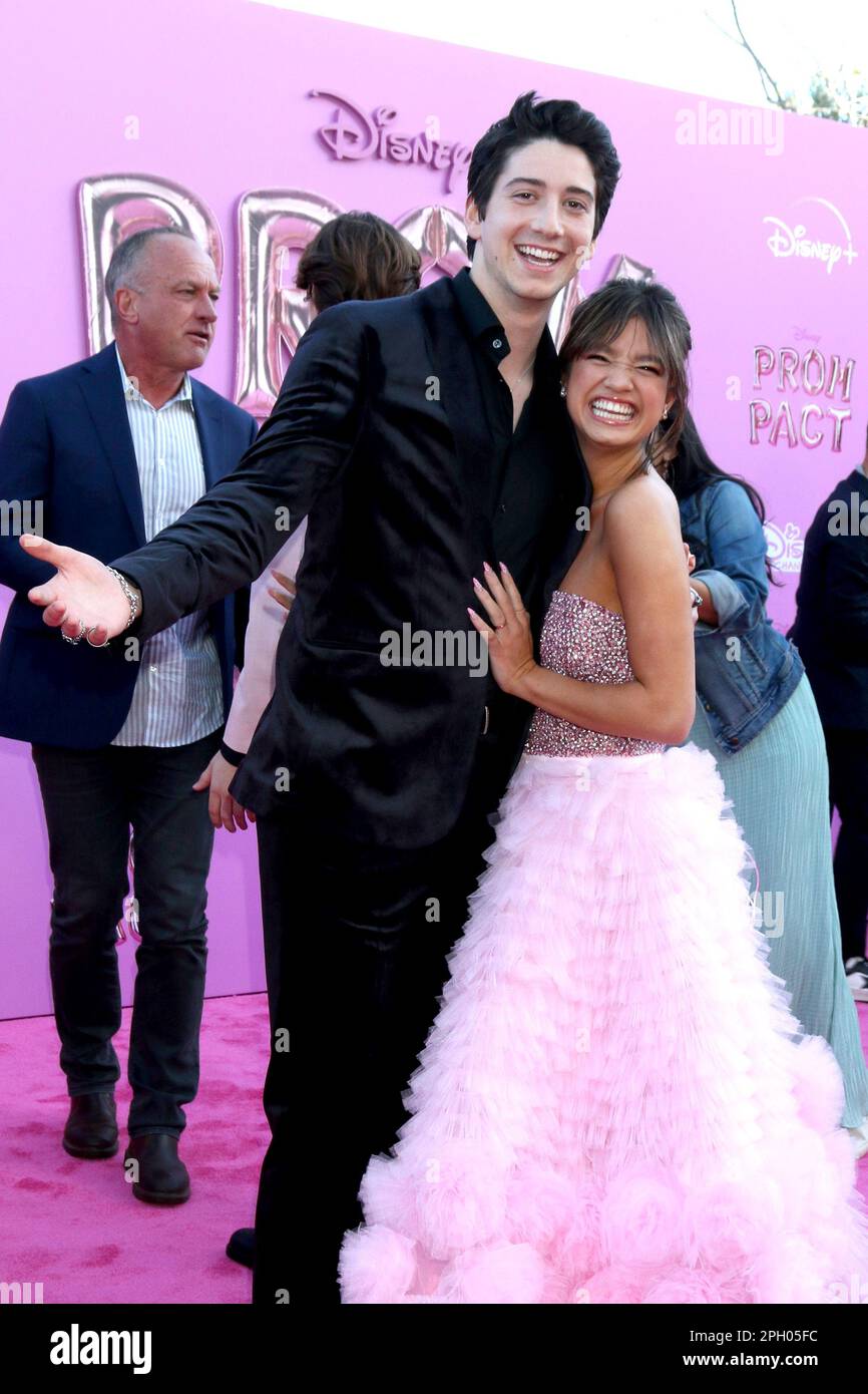 March 24, 2023, Los Angeles, CA, USA: LOS ANGELES - MAR 24: Milo Manheim, Peyton Elizabeth Lee at Prom Pact Premiere Screening at the Wilshire Ebell Theater on March 24, 2023 in Los Angeles, CA (Credit Image: © Kay Blake/ZUMA Press Wire) EDITORIAL USAGE ONLY! Not for Commercial USAGE! Stock Photo