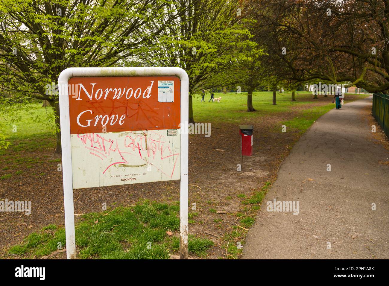 London, UK 06 April 2019 Norwood Grove, an ornamental urban park in